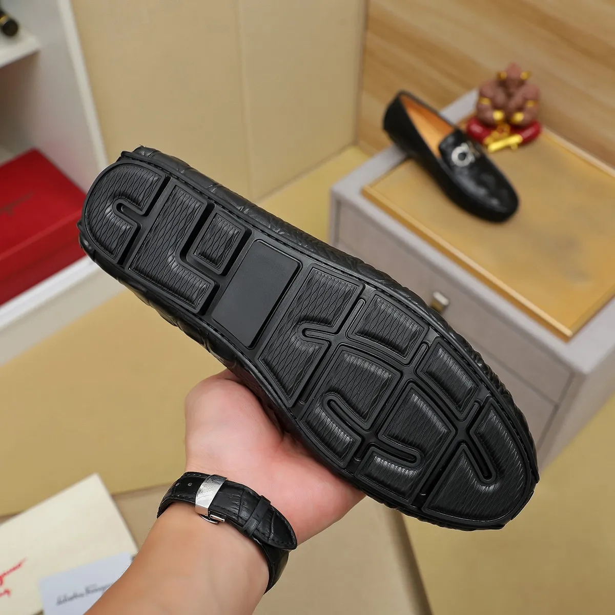 Men's shoes 💰360 🕷🕷【Ferragamo】Ferragamo Popular fashionable casual slip-on shoes🇨🇳Official website counter 1:1 production, original mold opening💯Good quality visible, imported high-end first-layer calfskin, luxurious pigskin lining🌿Very clear texture, high-quality waterproof, non-slip and wear-resistant outsole🎋High quality and low price, truly handmade🍓Color, code number 38-45